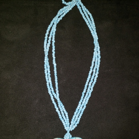 Turquoise beaded necklace w/ heart stone - Picture 4 of 5